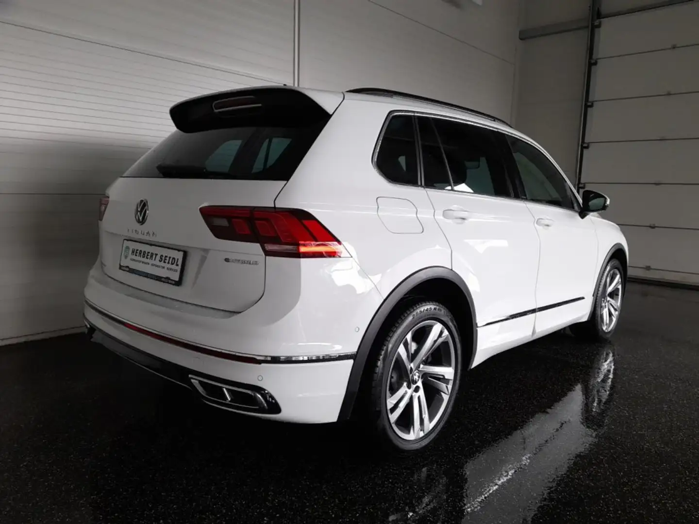 Volkswagen Tiguan R-LINE PHEV DSG *MATRIX LED / NAVI / 19 ZOLL / AHV / VIRTUELL / 3-ZONEN KLIMA / E-KLAPPE* Weiß - 2