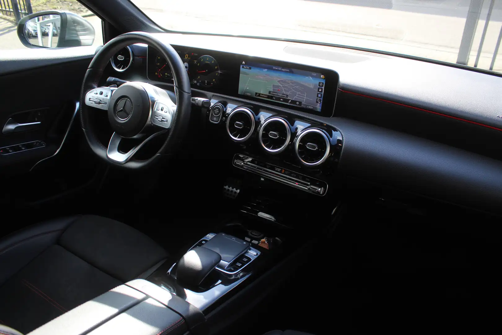 Mercedes-Benz A 200 Launch Edition Premium Plus AMG Pakket/AUTOMAAT/Na Gris - 2