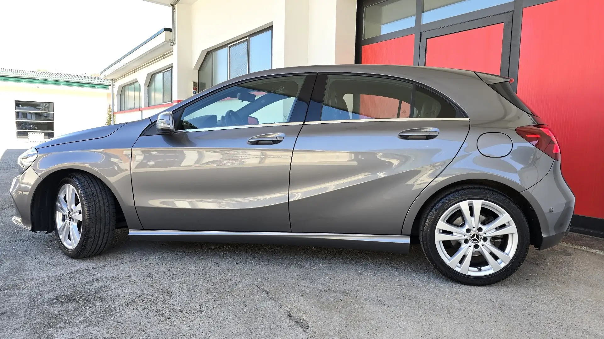 Mercedes-Benz A 180 Executive Plus ADAS PACK FULL Gris - 2