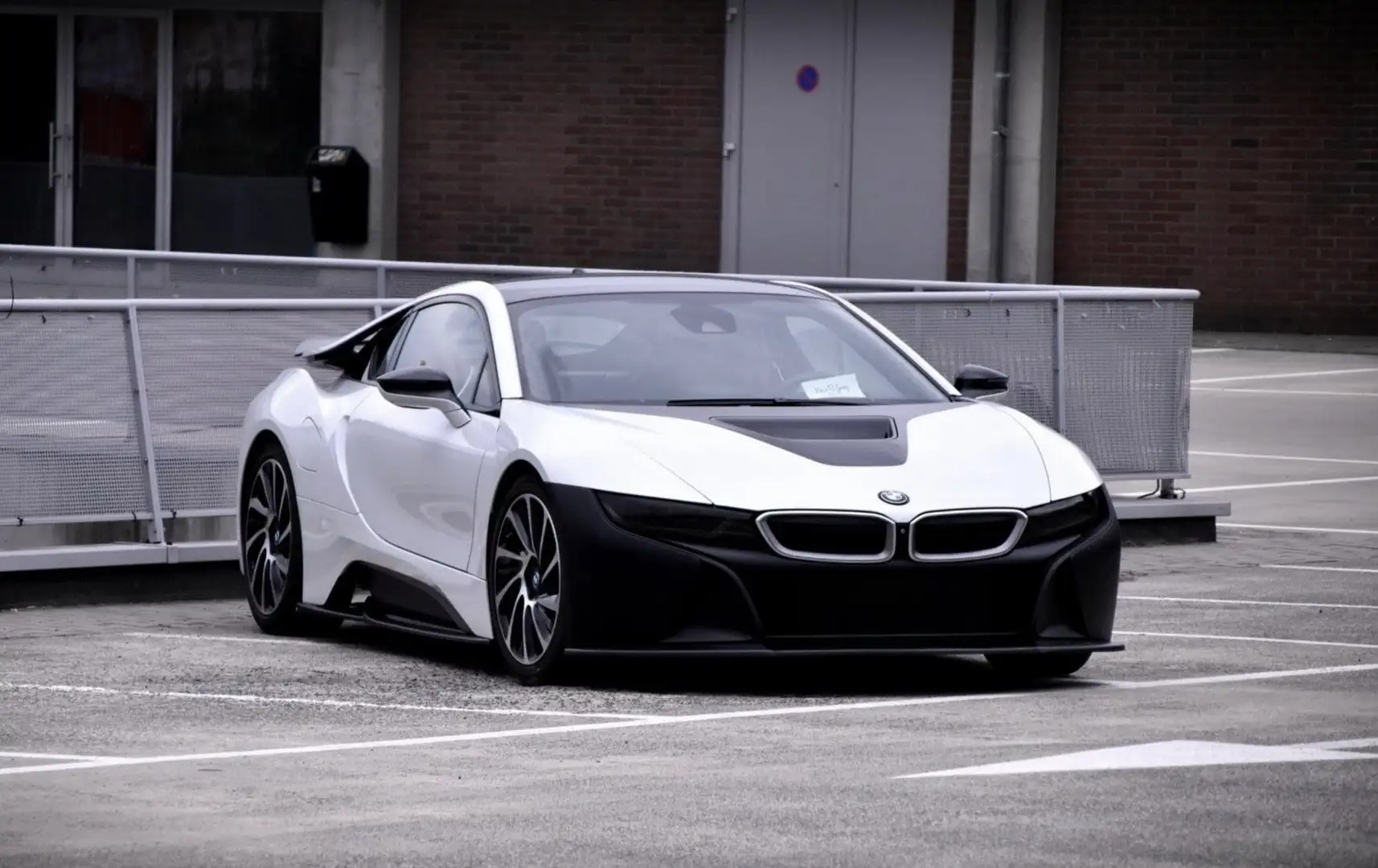 BMW i8 11.6 kWh PHEV (266 kW) - 2