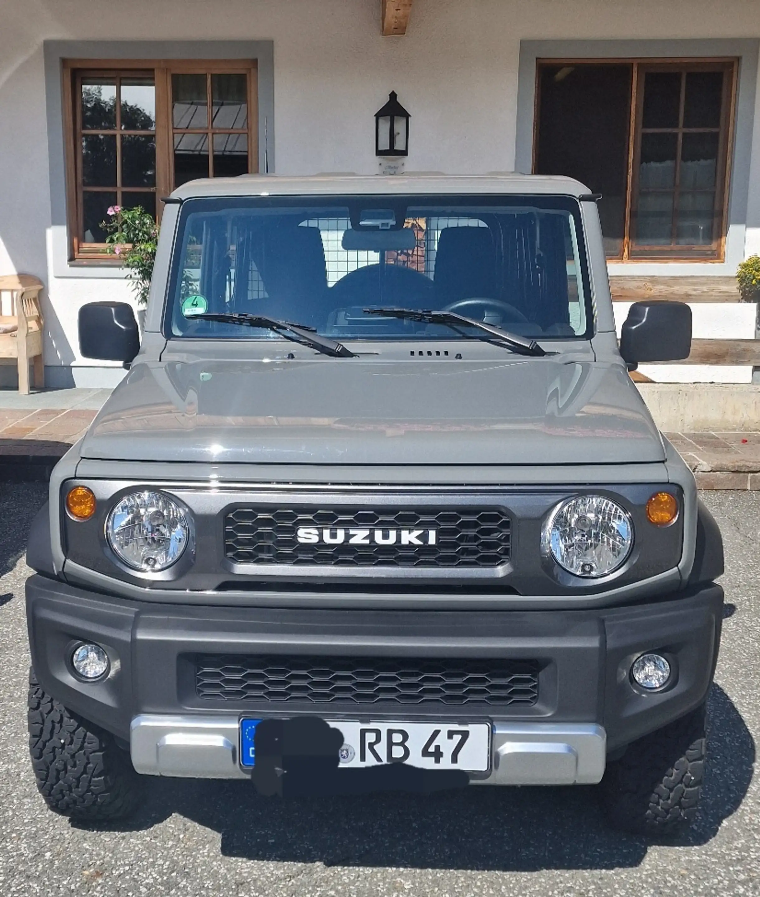 Suzuki Jimny "Horizon-Edition" wie NEU, NAVI, sehr viel Zubhör — photo 2