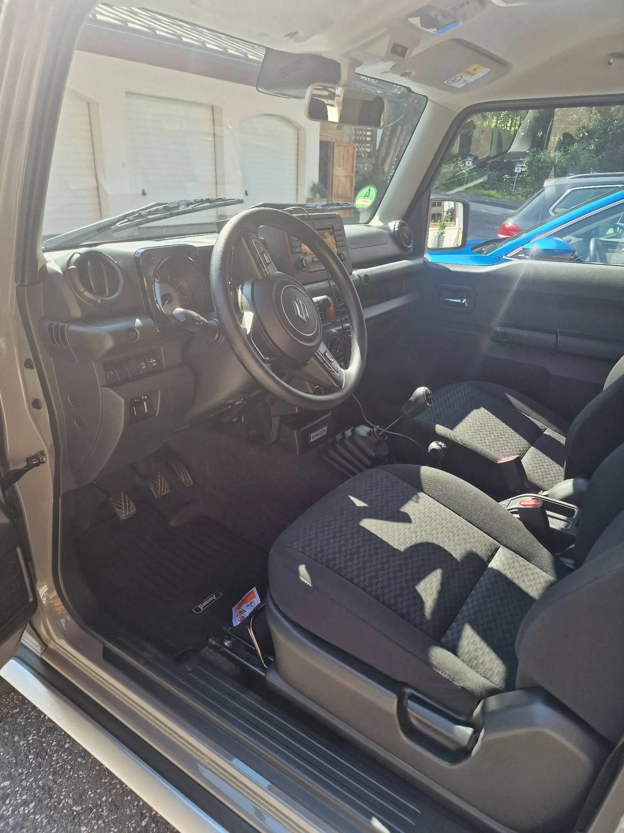 Suzuki Jimny "Horizon-Edition" wie NEU, NAVI, sehr viel Zubhör — photo 7