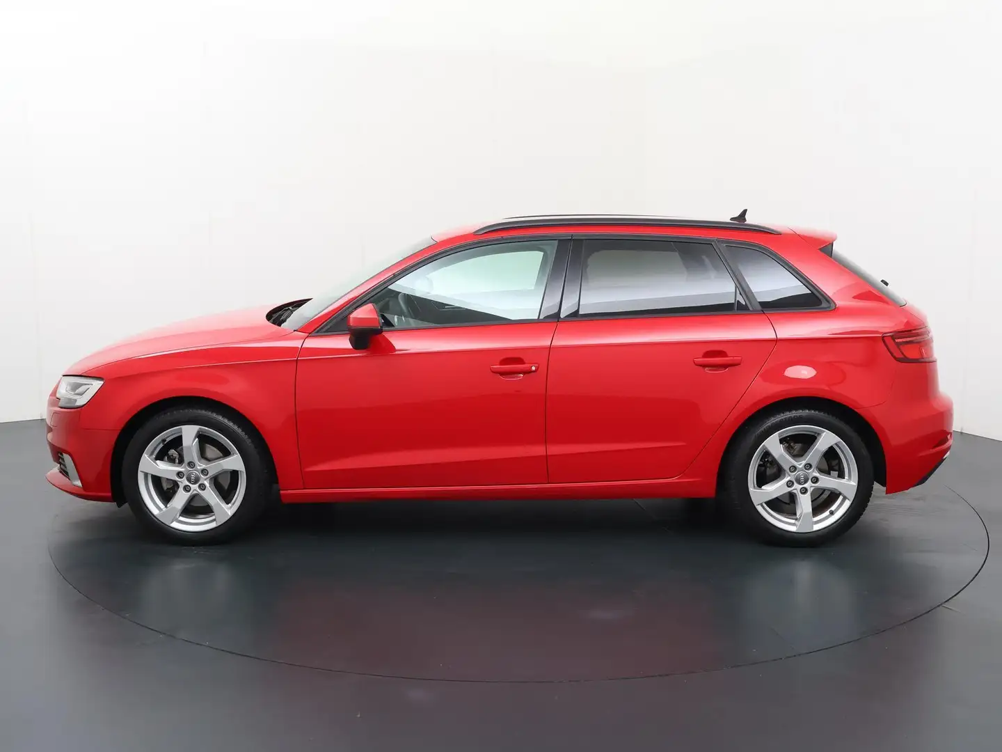 Audi A3 Sportback 30 TFSI Sport Edition | 115 PK | Automaa Rojo - 2