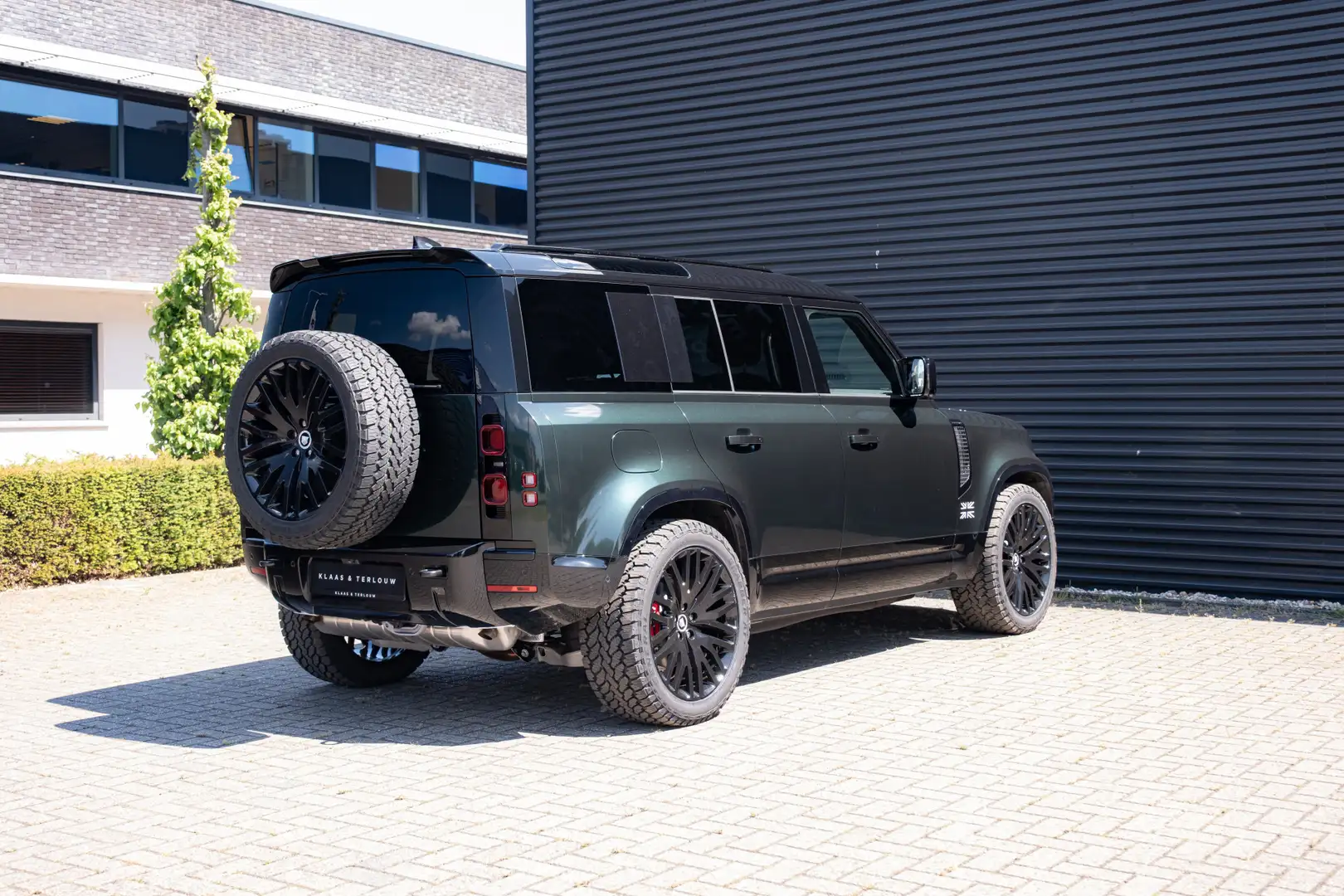 Land Rover Defender 2.0 P300e 110 X-Dynamic HSE / "1929 Blower"/ Herit Zwart - 2