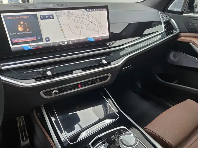 BMW X7 view 10
