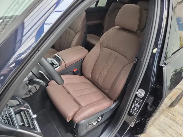 BMW X7 view 15