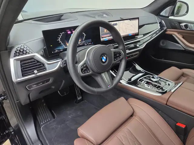 BMW X7 view 8