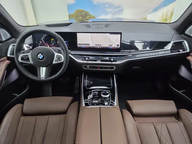 BMW X7 view 7