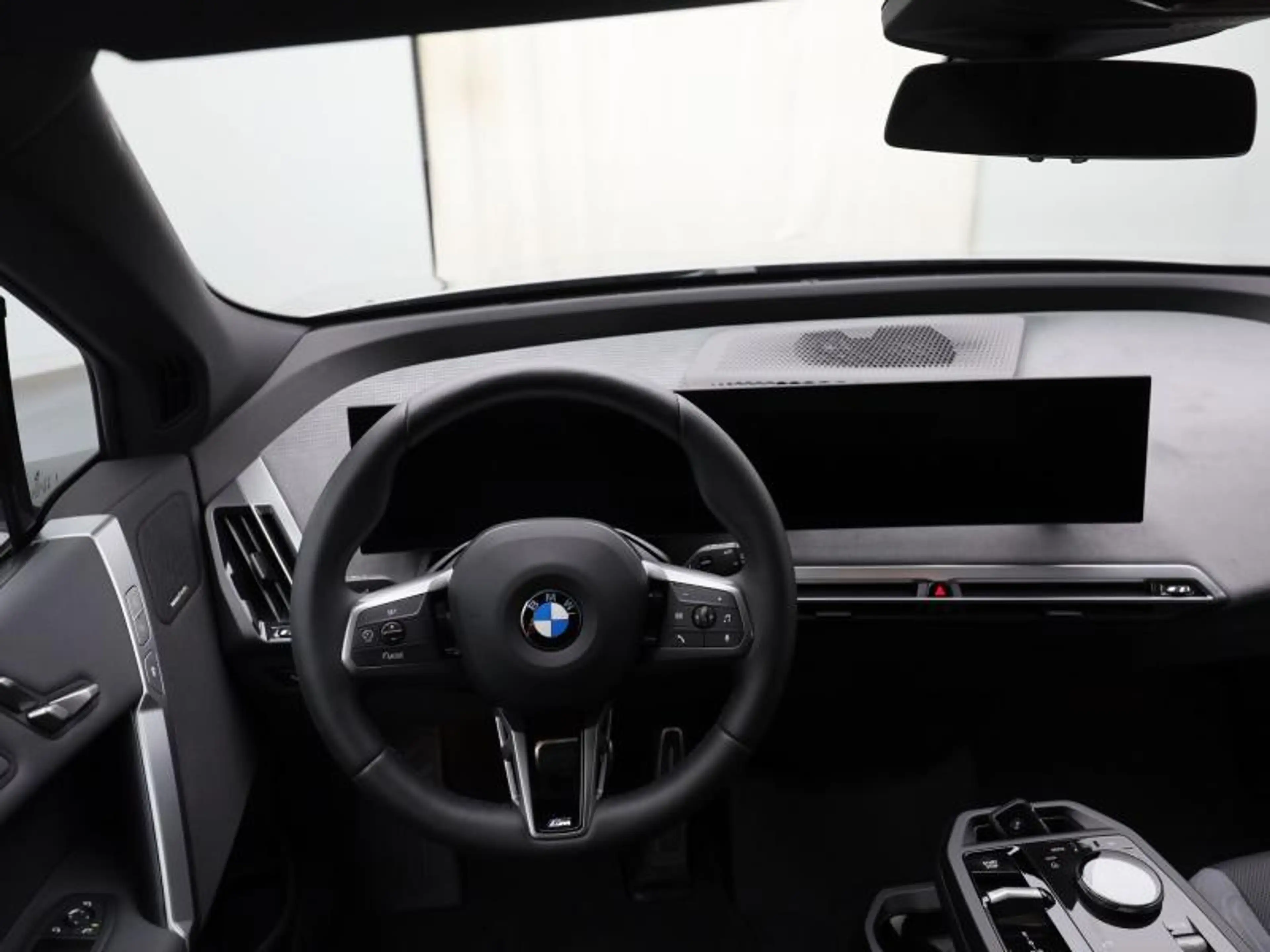 BMW iX M SPORT - HARMAN-KARDON - ACC - HAAK — photo 9