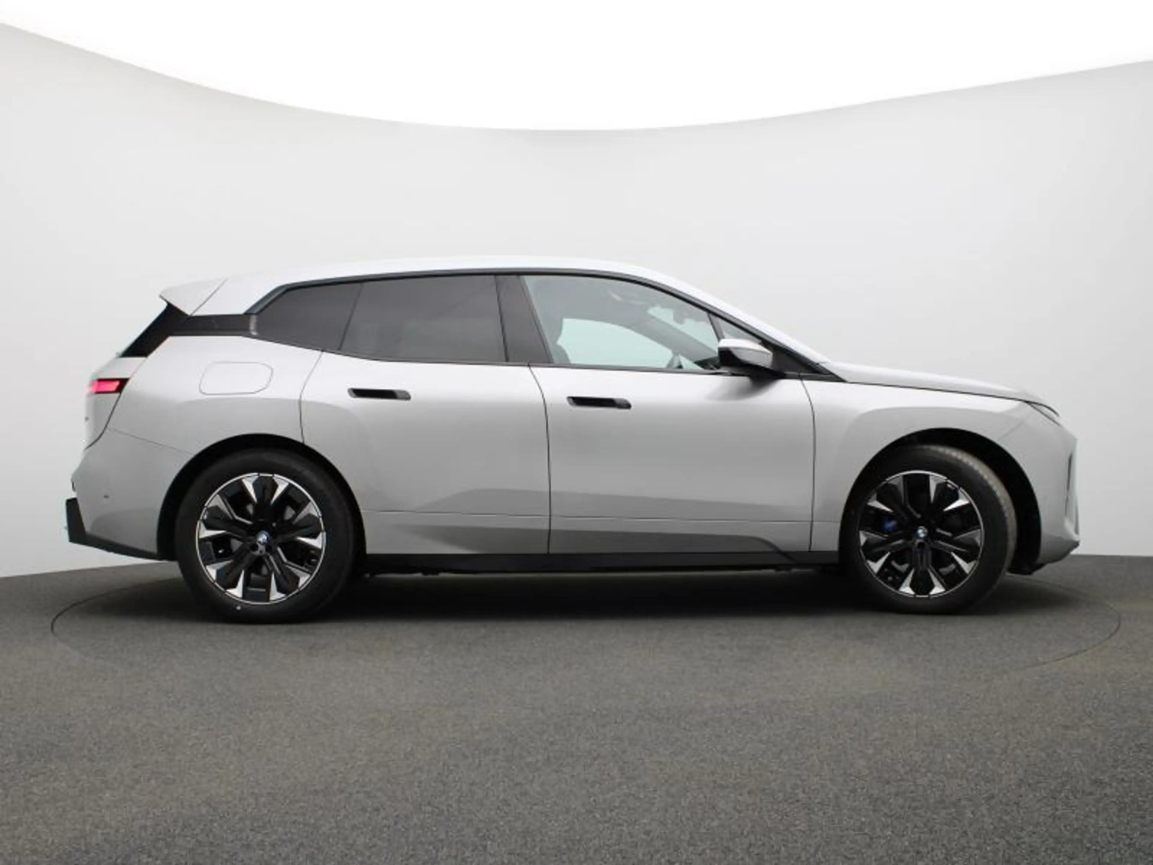 BMW iX M SPORT - HARMAN-KARDON - ACC - HAAK — photo 3