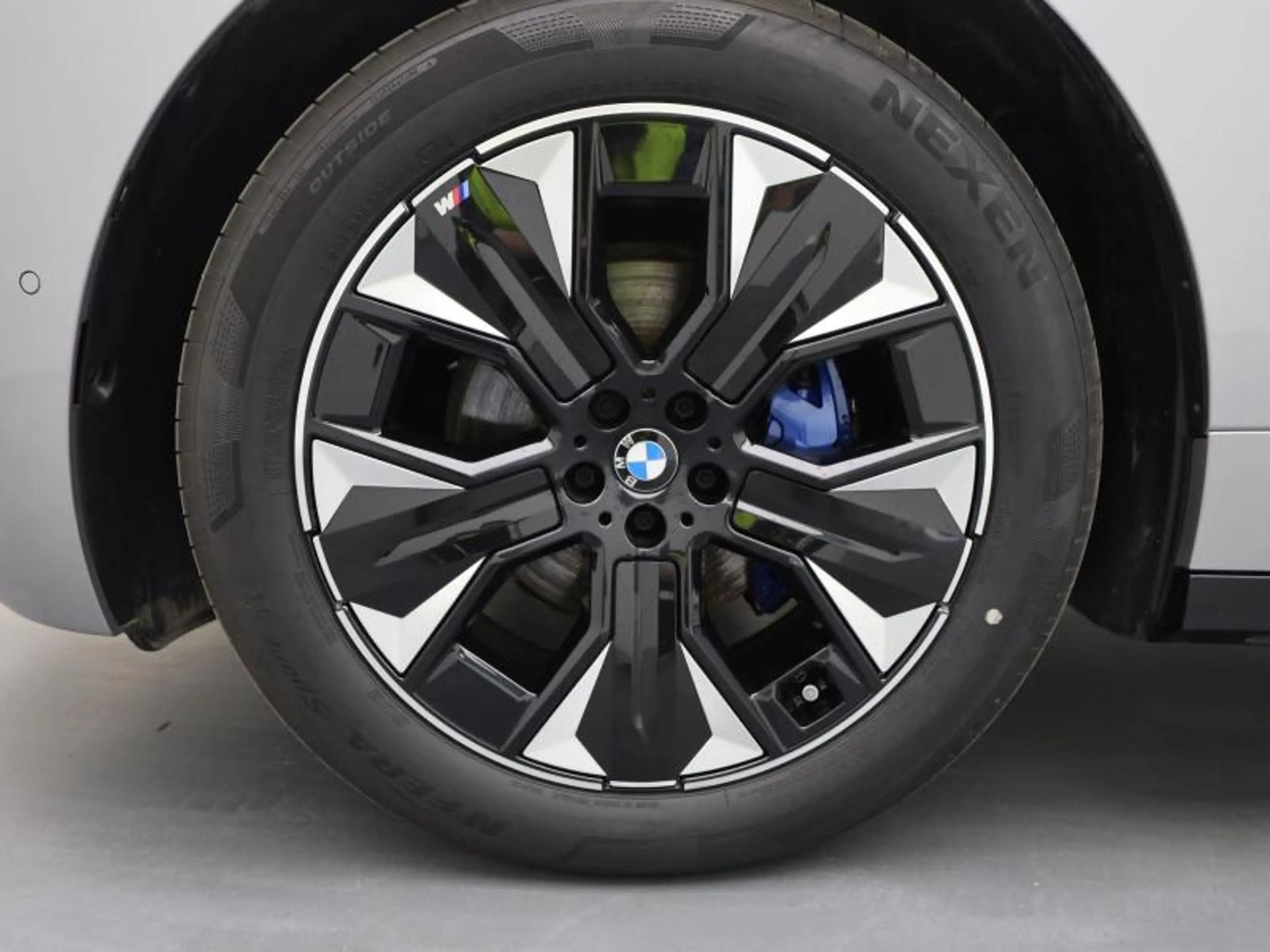 BMW iX M SPORT - HARMAN-KARDON - ACC - HAAK — photo 8