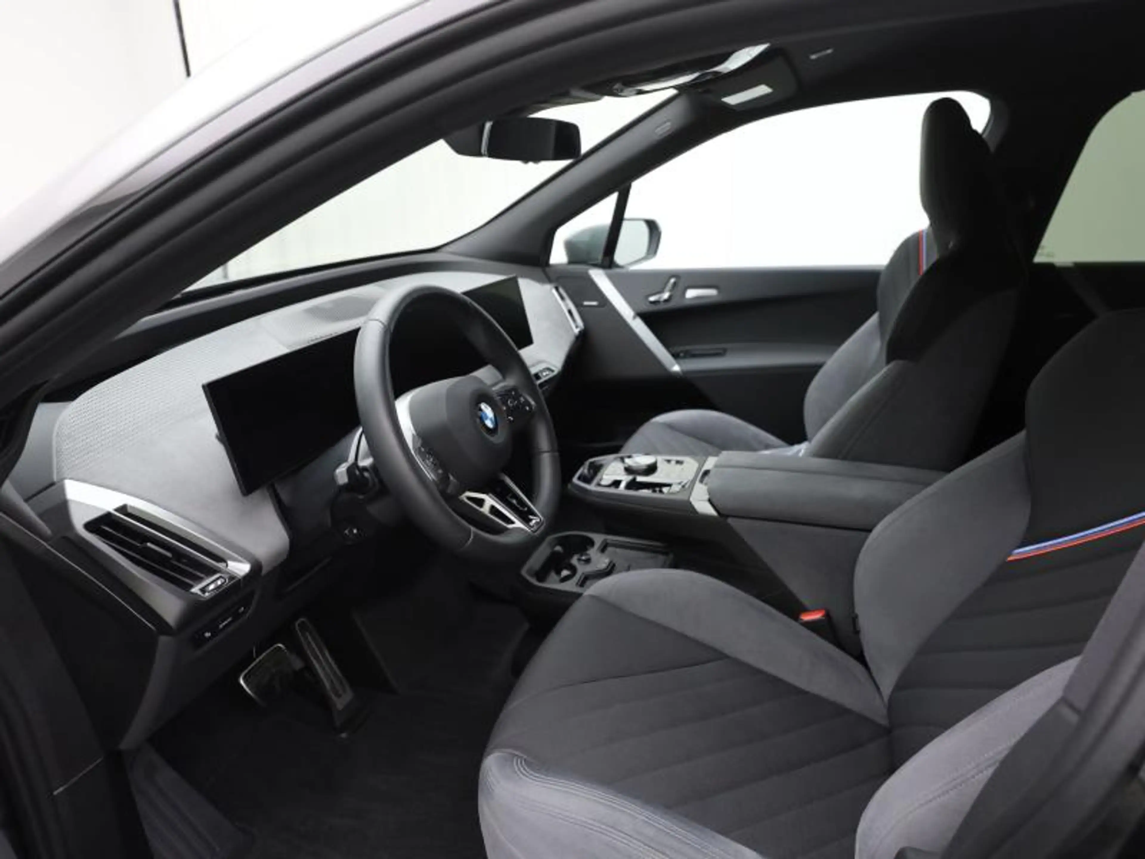 BMW iX M SPORT - HARMAN-KARDON - ACC - HAAK — photo 6