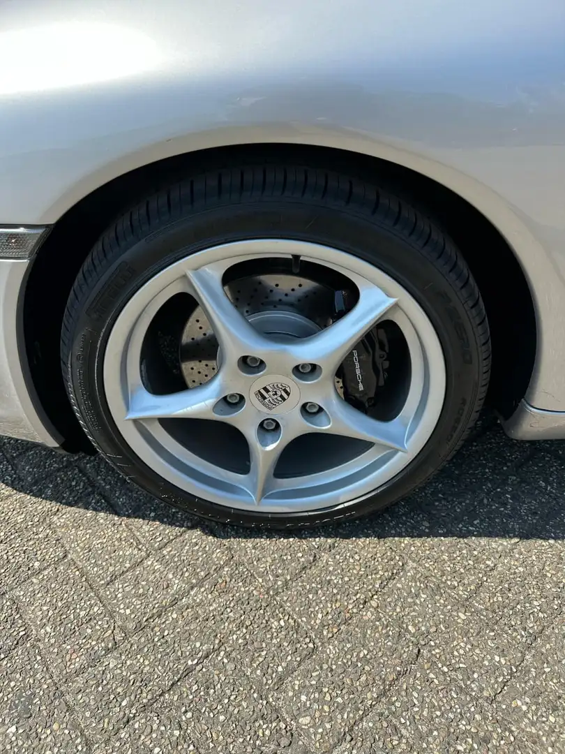 Porsche 911 Carrera Cabriolet 3.6i Tiptr 1Eigenaar NieuwStaat Zilver - 2