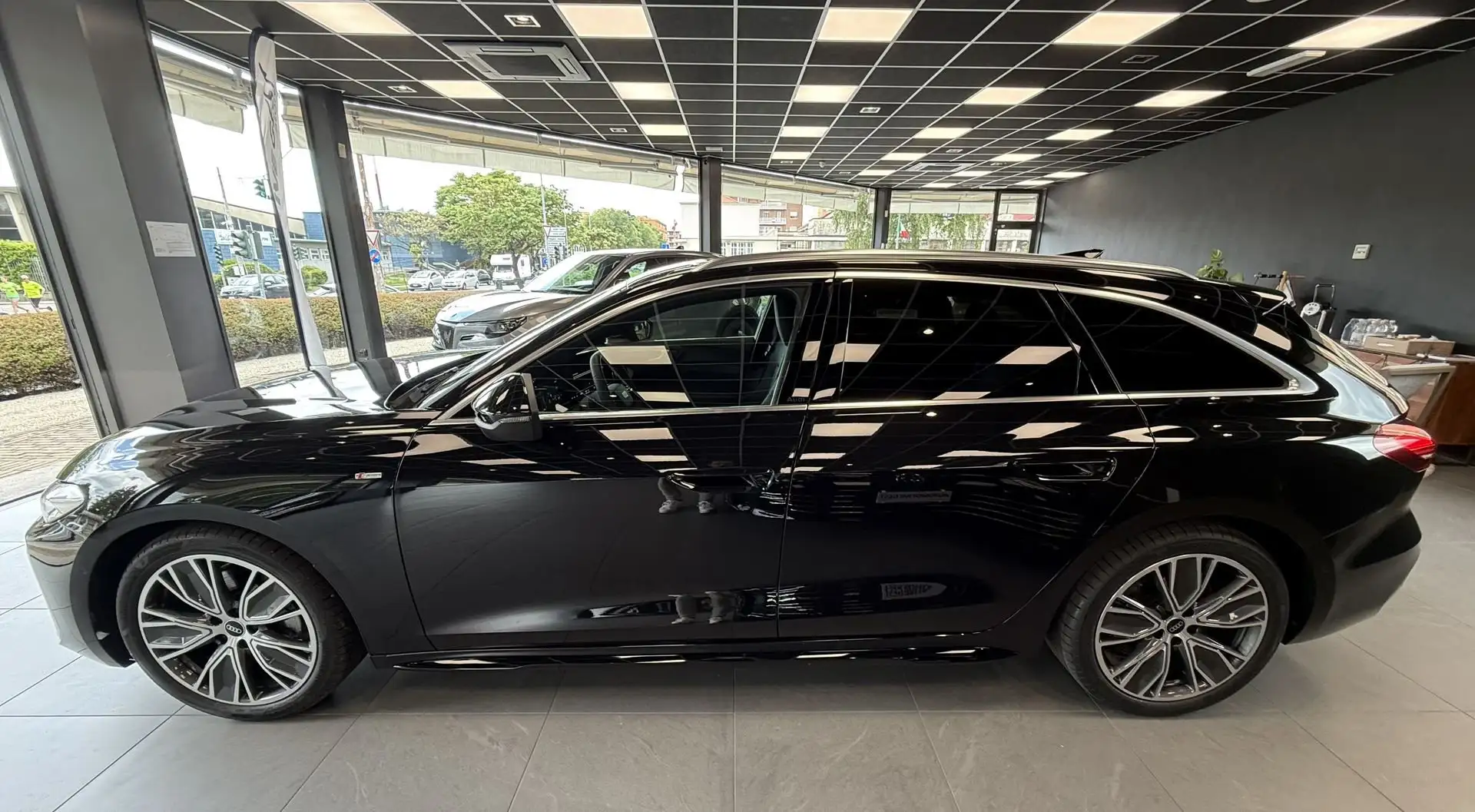 Audi A5 Avant TDI 150 kW quattro S tronic  S Line *PRONTA Zwart - 2