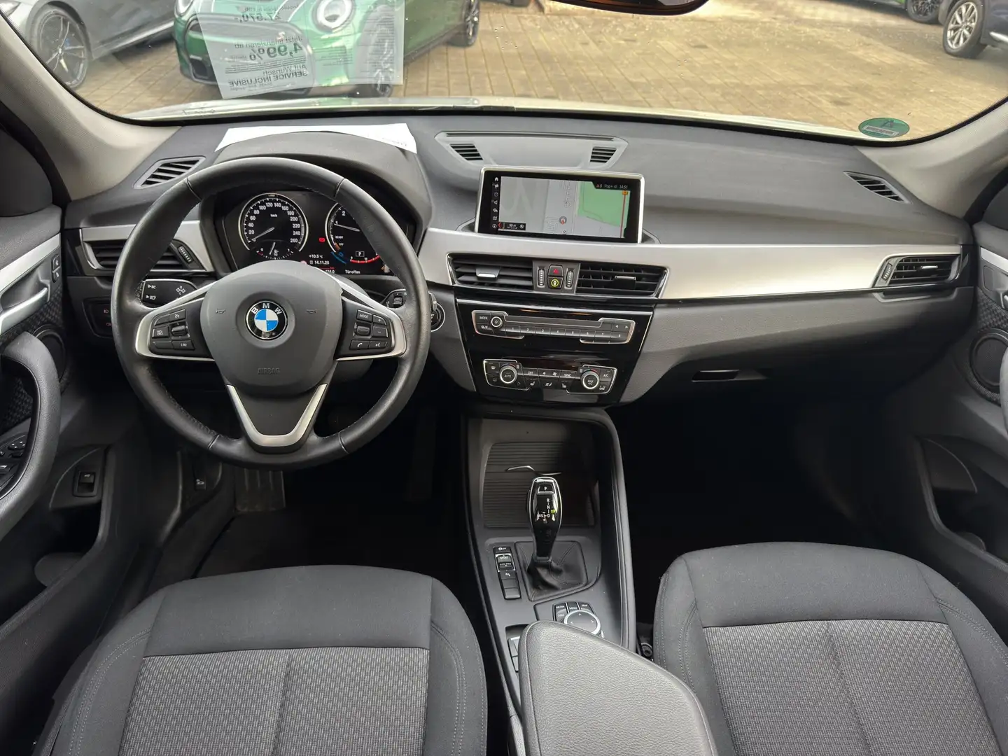 BMW X1 sDrive18i Advantage Navi LED Komfortzugang S Weiß - 2