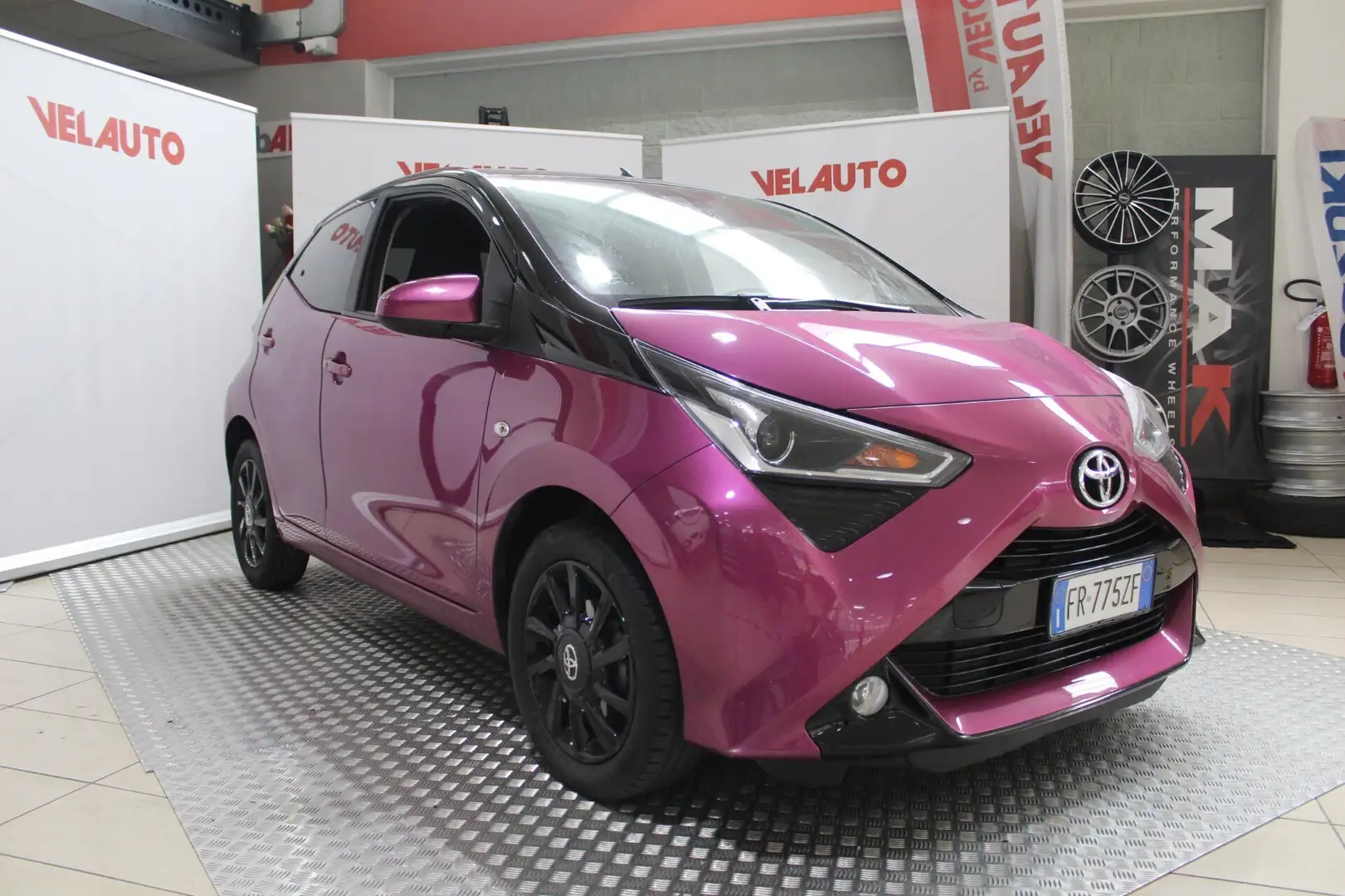 Toyota Aygo 1.0 VVT-i 72 CV 5 porte x-trend MMT Mauve - 2
