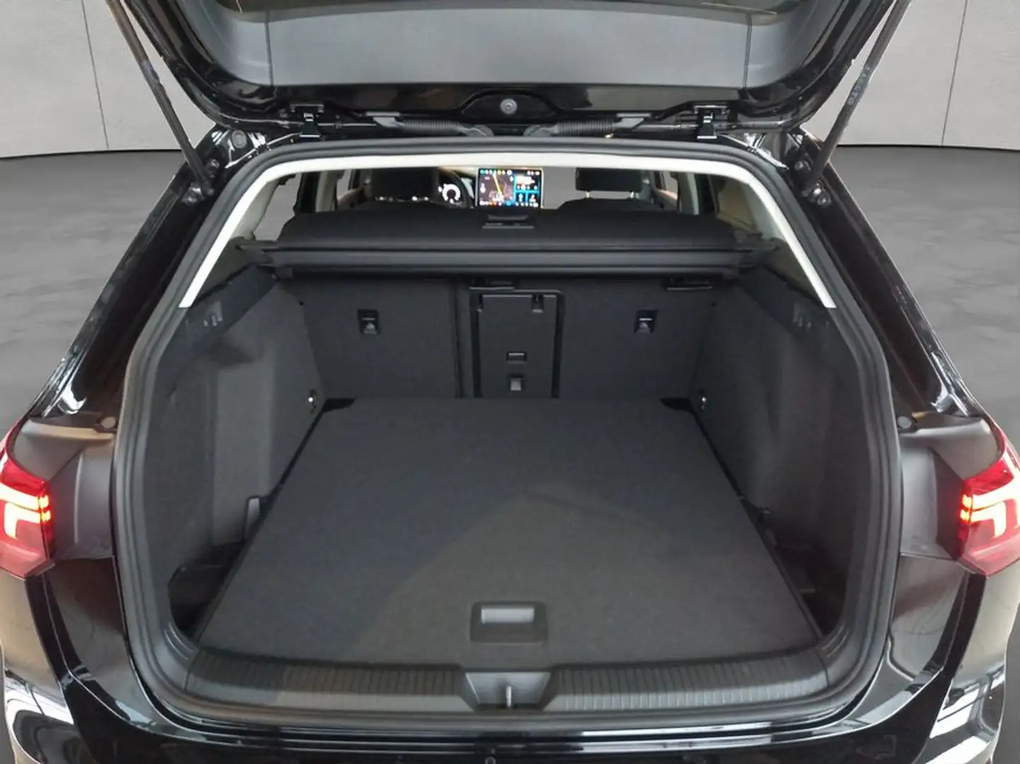 Volkswagen Golf Variant Variant Life 1,5 l TSI OPF 85 kW (116 PS) 6 Schwarz - 2