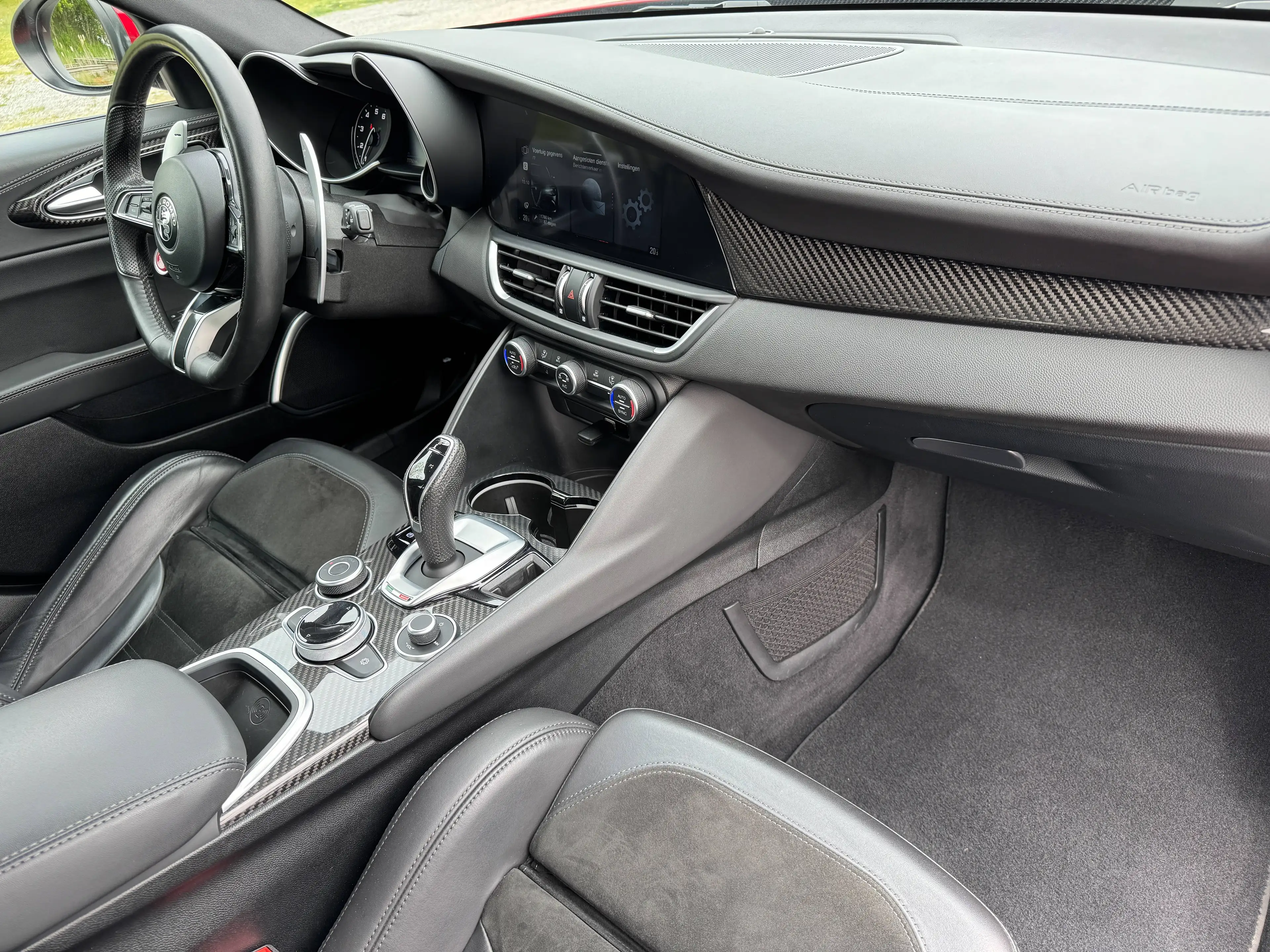 Alfa Romeo Giulia 2.9 T V6 Quadrifoglio Akrapovic/307km/h/CarPlay — photo 13