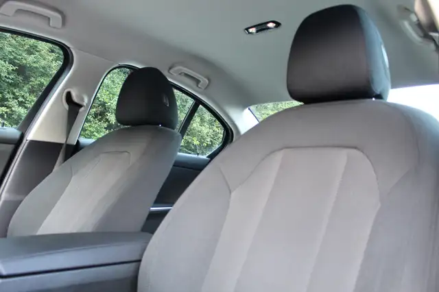 BMW 3 Series view 12