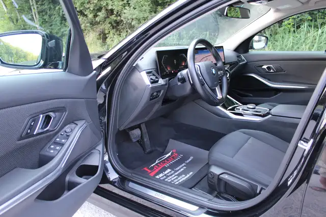 BMW 3 Series view 7