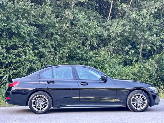 BMW 3 Series view 3