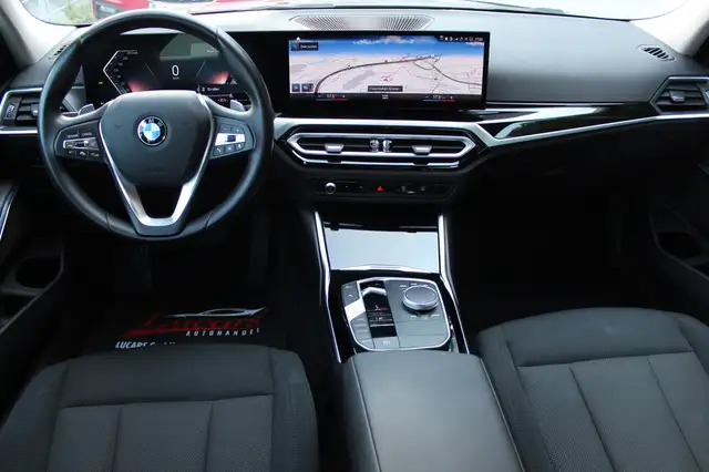 BMW 3 Series view 11