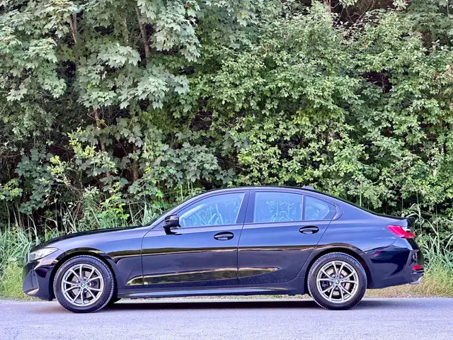 BMW 3 Series view 6