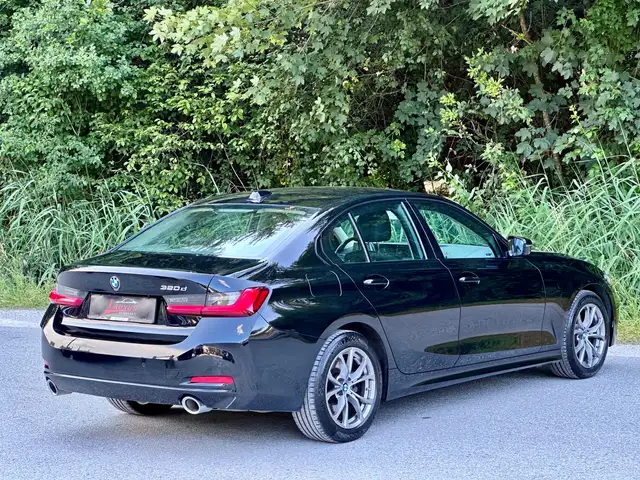 BMW 3 Series view 5