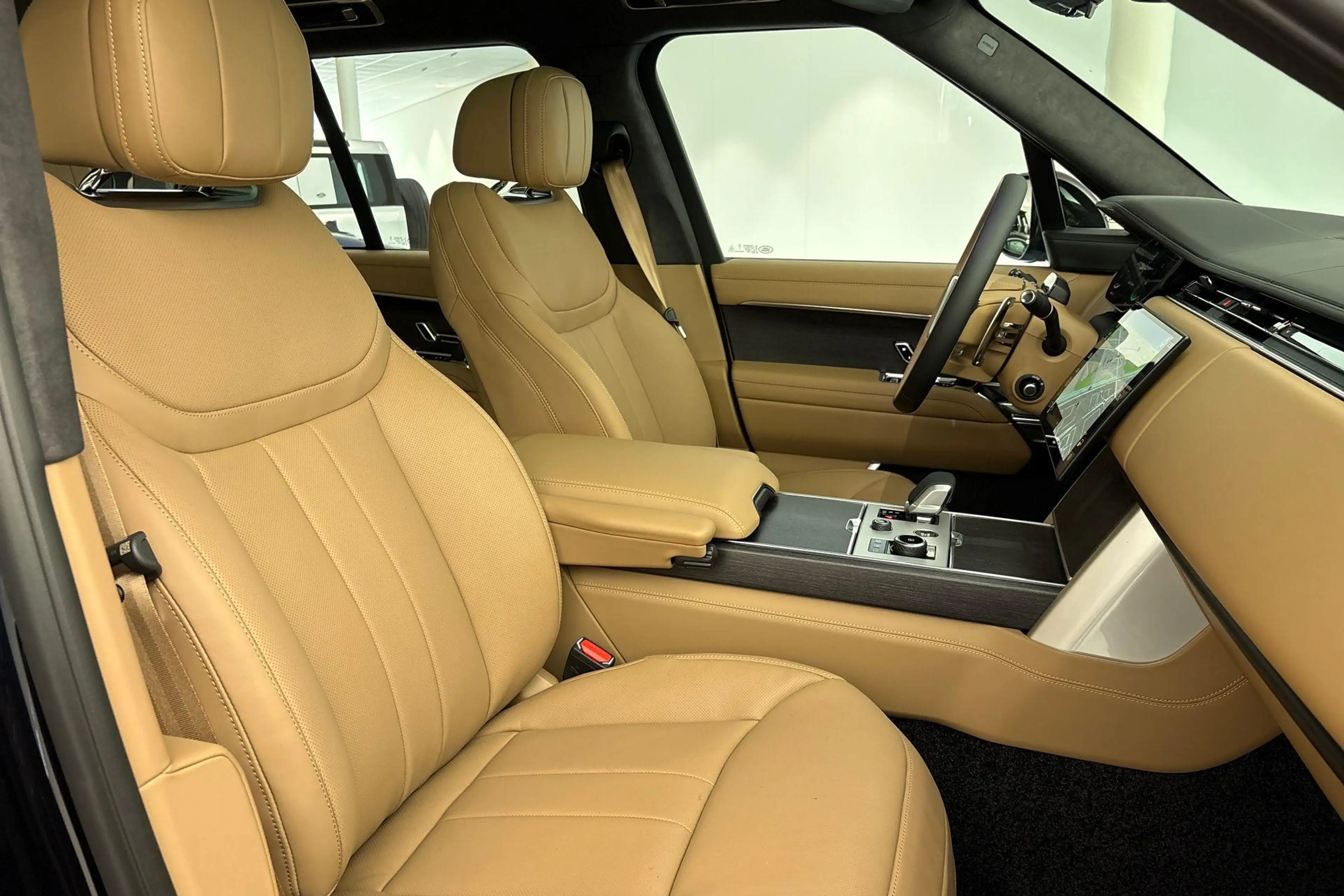 Land Rover Range Rover P460e Westminster | Massage | HUD | Towing Pack — photo 8