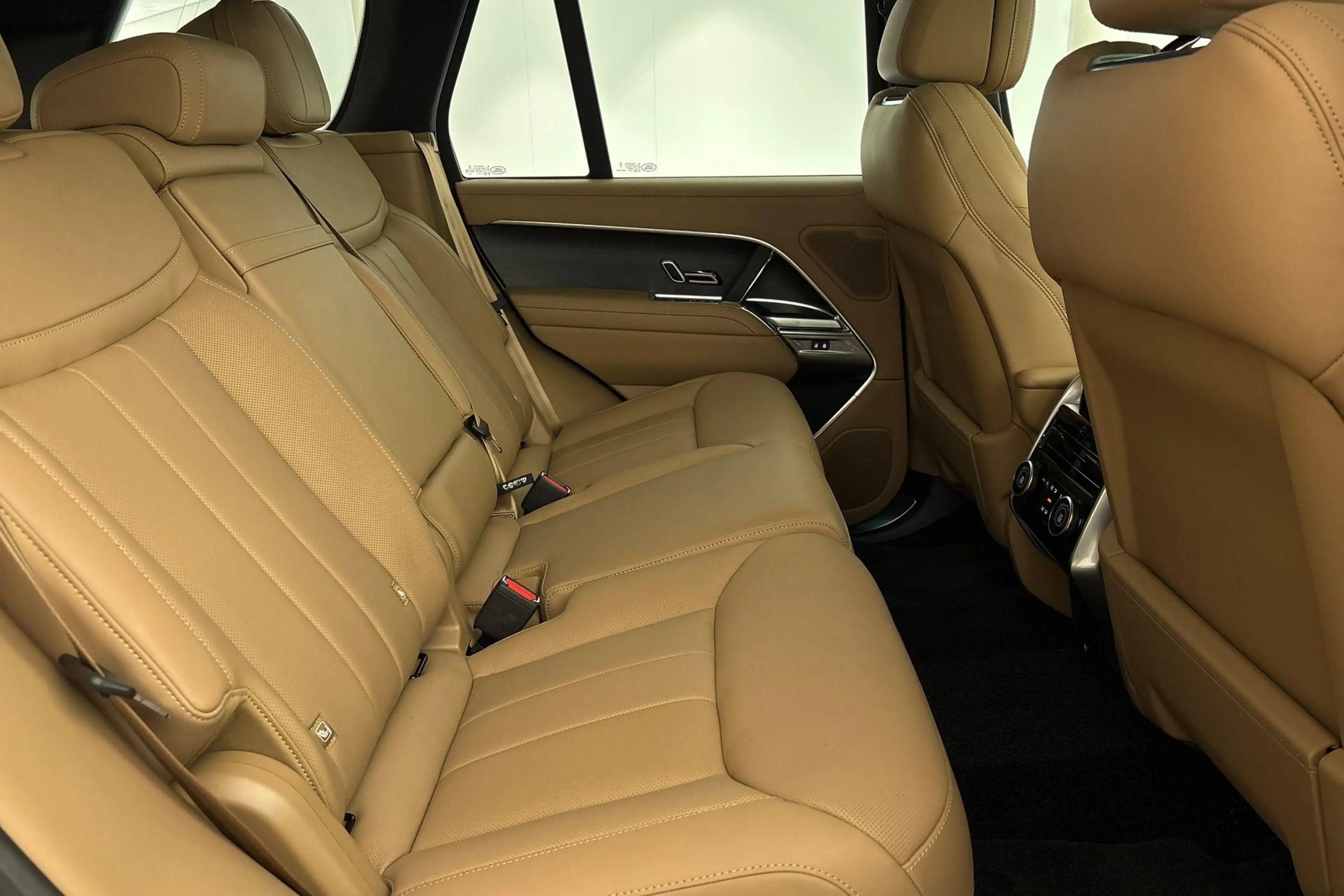Land Rover Range Rover P460e Westminster | Massage | HUD | Towing Pack — photo 10