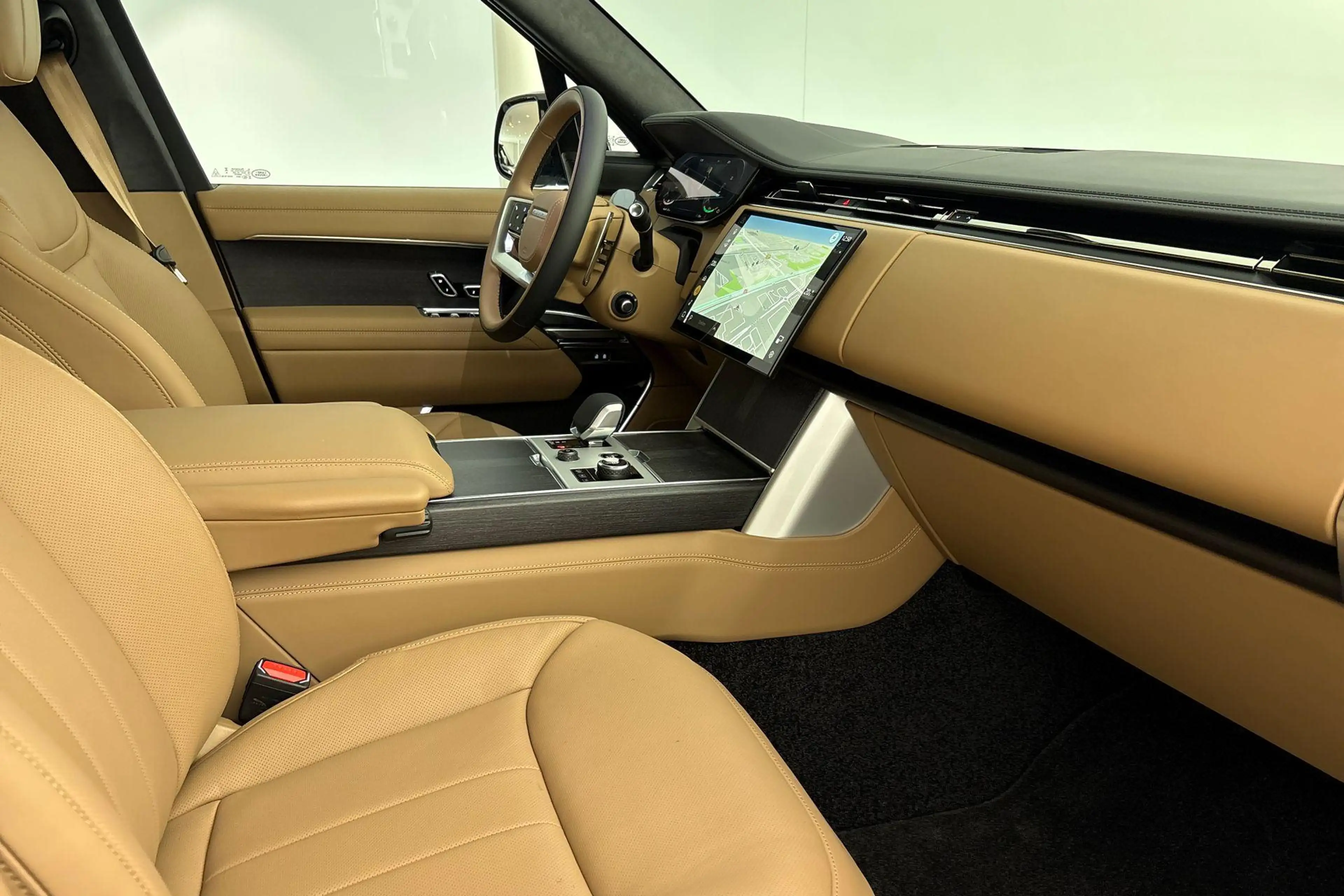 Land Rover Range Rover P460e Westminster | Massage | HUD | Towing Pack — photo 6