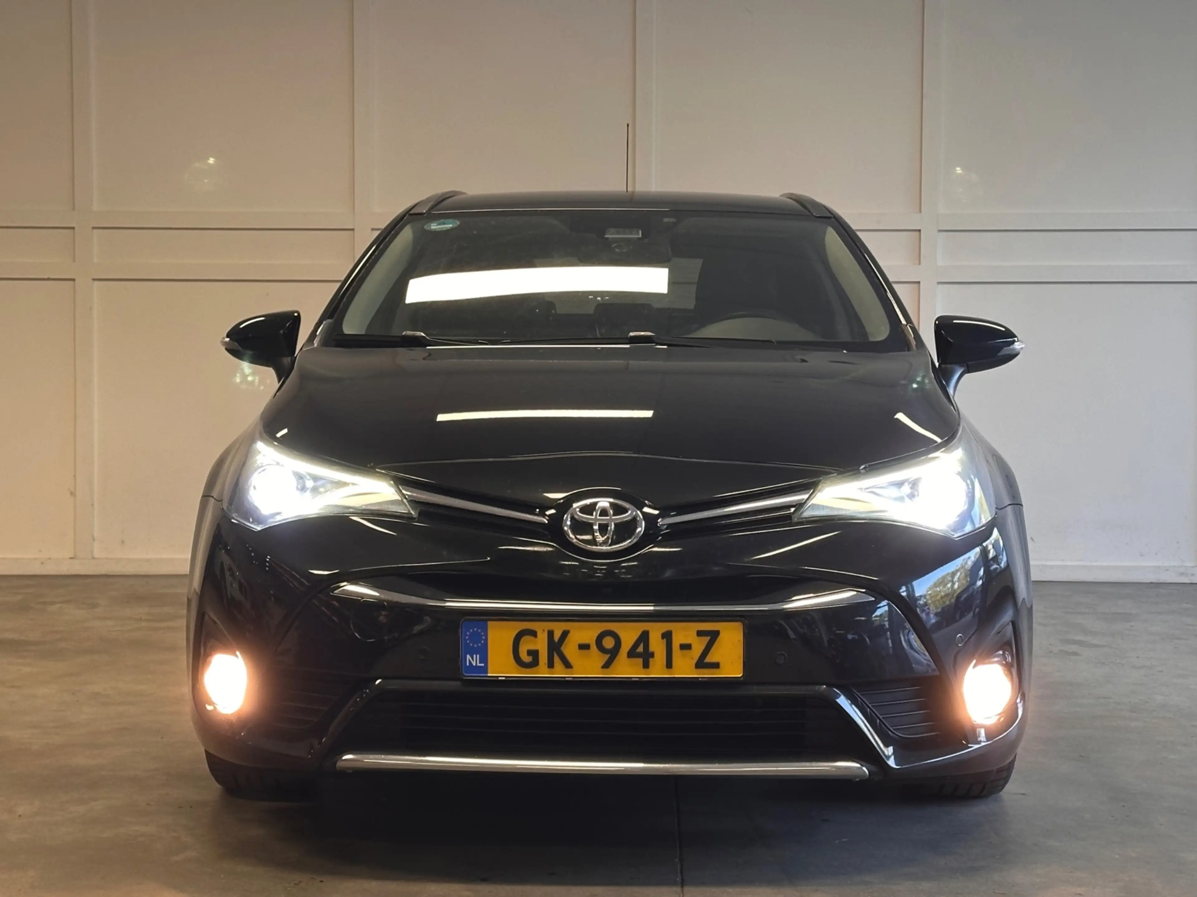 Toyota Avensis Touring Sports 1.6 D-4D-F Lease Pro / 2015 / Leer — photo 2