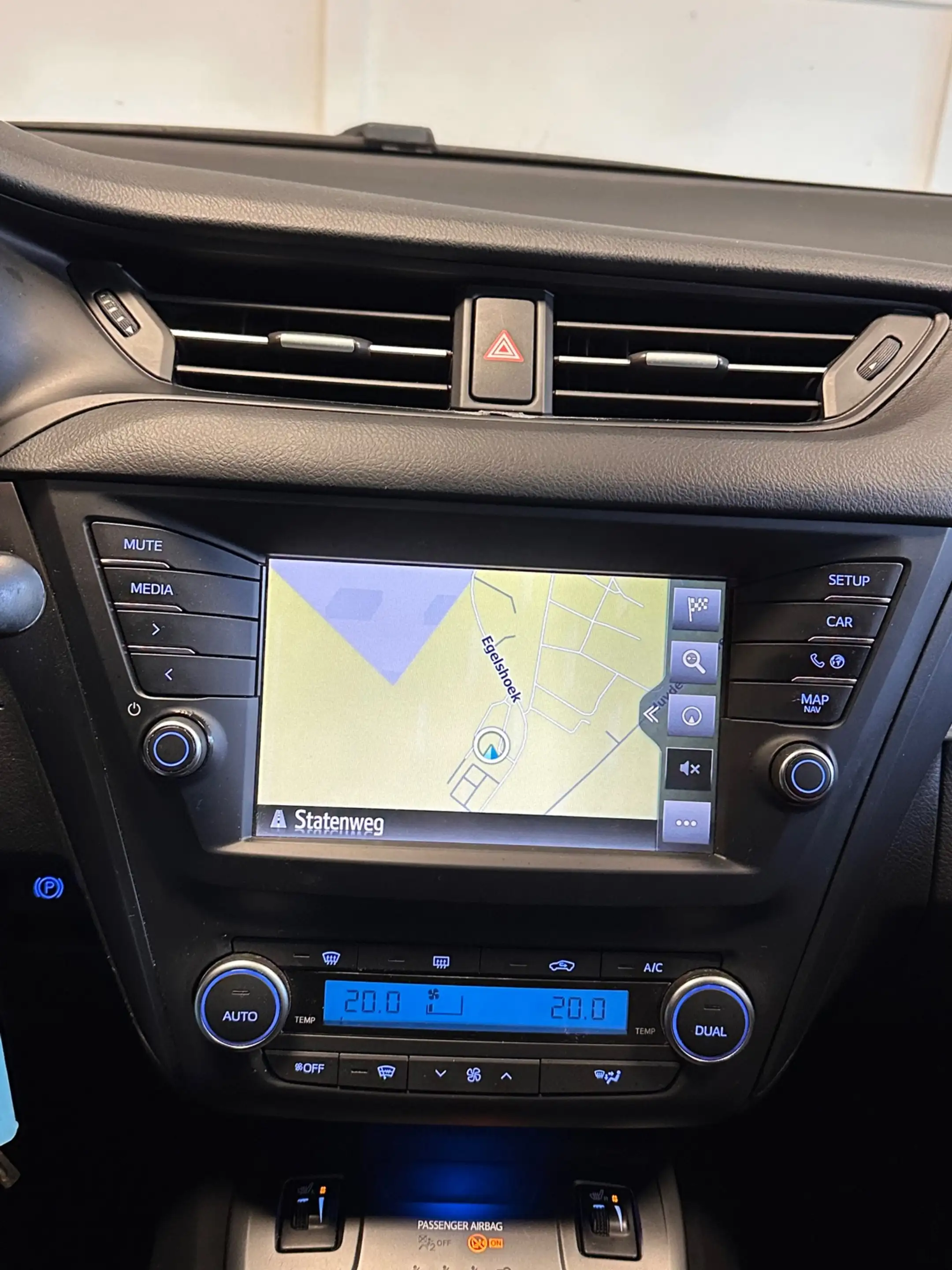 Toyota Avensis Touring Sports 1.6 D-4D-F Lease Pro / 2015 / Leer — photo 10
