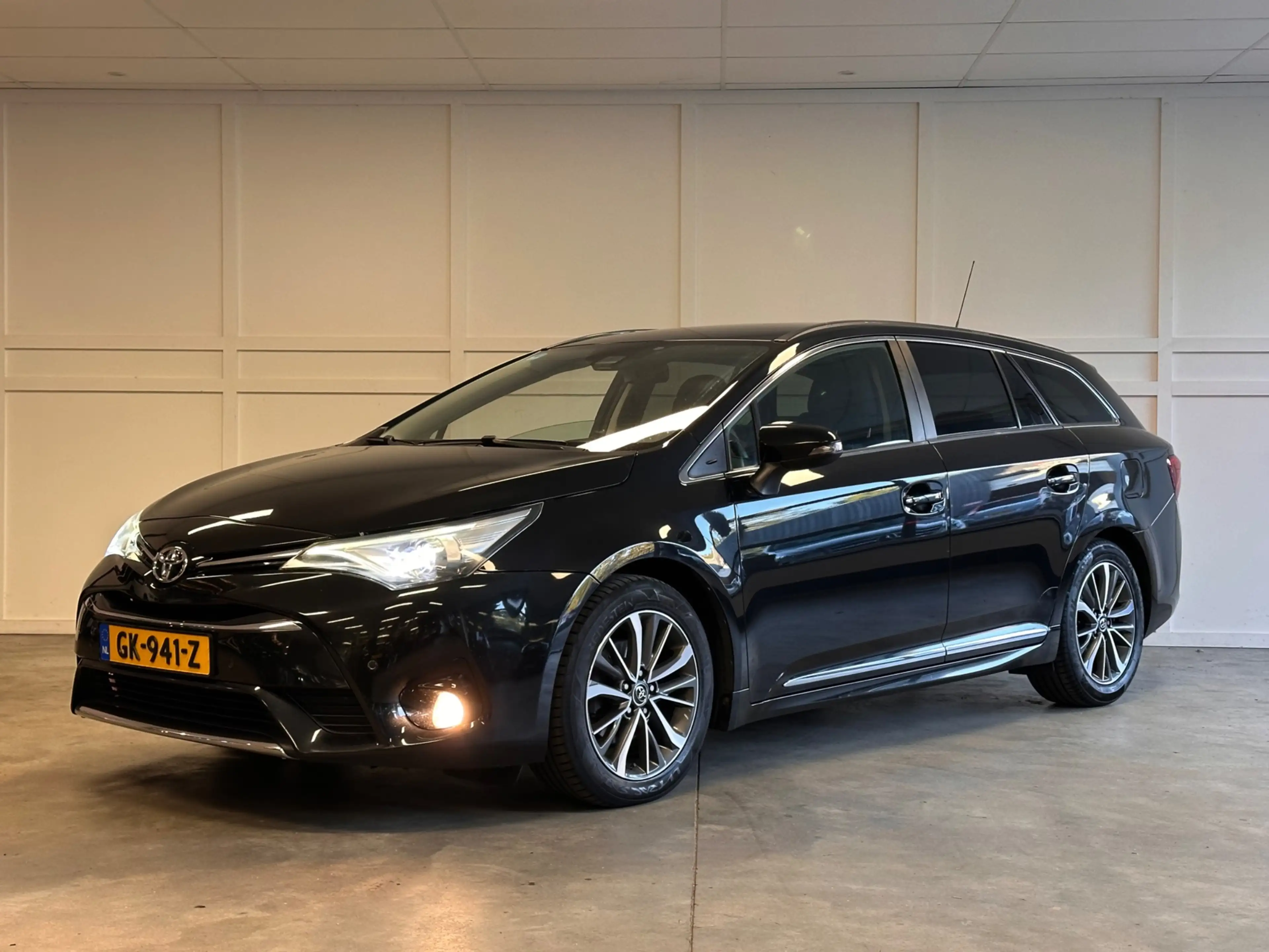 Toyota Avensis Touring Sports 1.6 D-4D-F Lease Pro / 2015 / Leer — photo 3