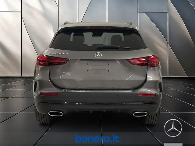 Mercedes-Benz GLA view 6