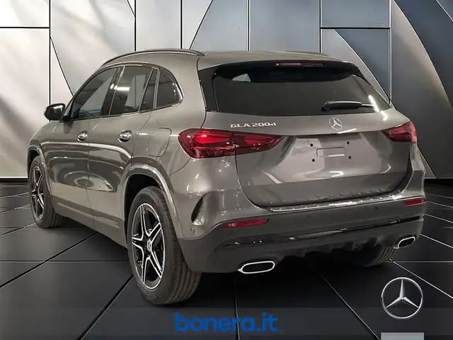 Mercedes-Benz GLA view 7