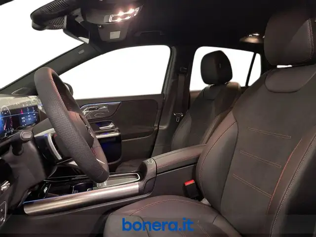 Mercedes-Benz GLA view 15
