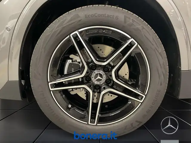 Mercedes-Benz GLA view 12