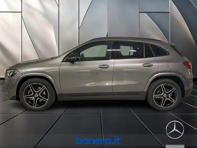 Mercedes-Benz GLA view 8