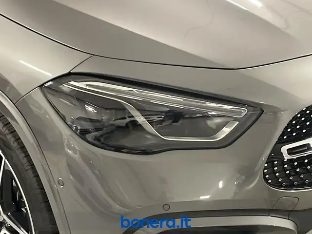 Mercedes-Benz GLA view 10