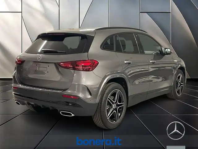 Mercedes-Benz GLA view 5