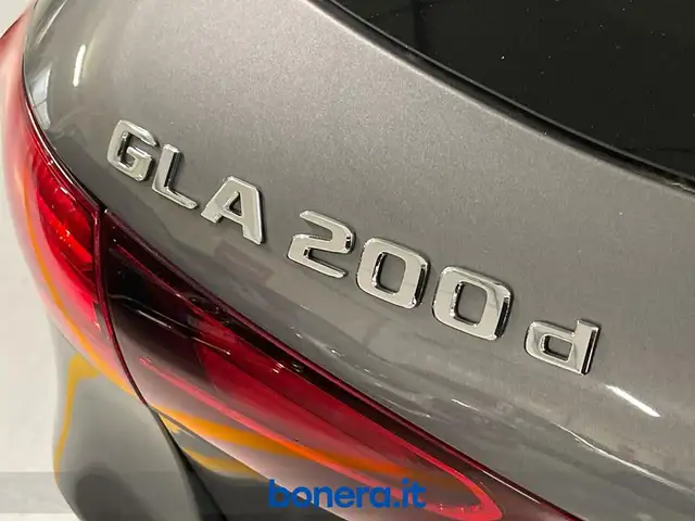 Mercedes-Benz GLA view 9