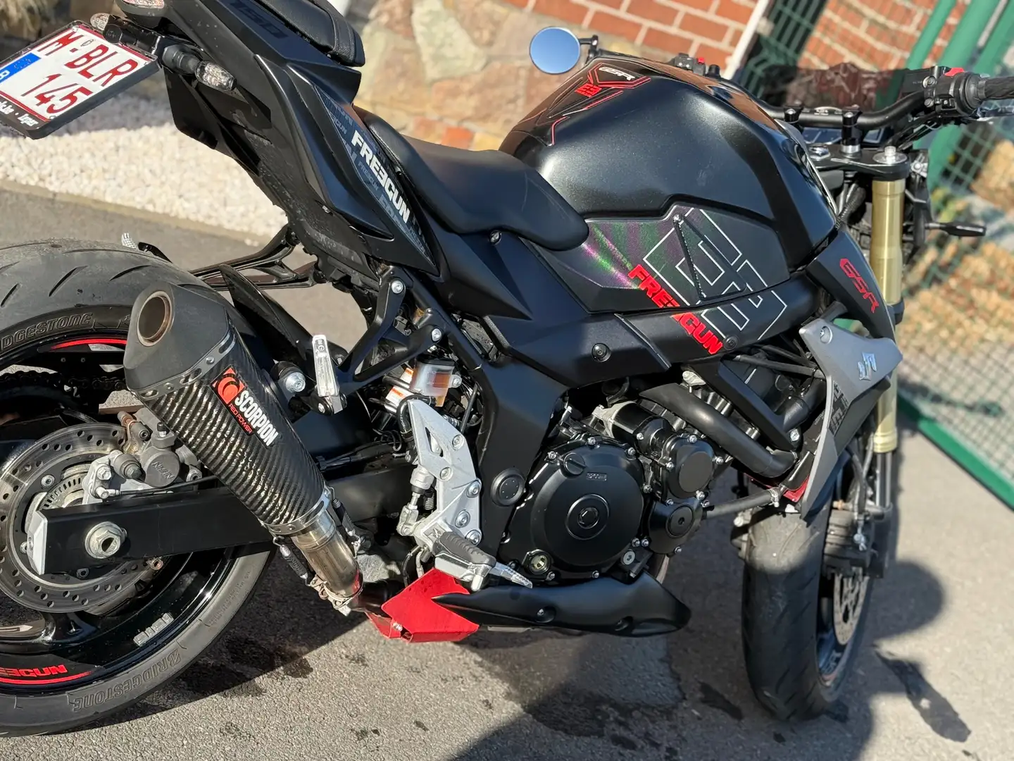 Suzuki GSR 750 Freegun Fekete - 1