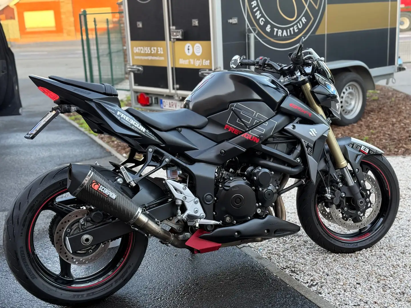 Suzuki GSR 750 Freegun Noir - 2