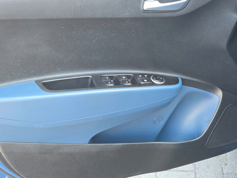 Hyundai i10 FIFA World Cup Edition (1.Hand) — photo 15