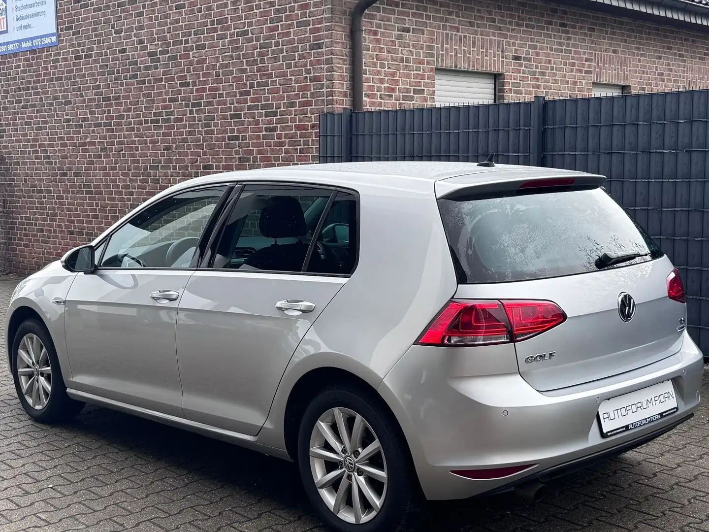 Volkswagen Golf VII Lim. Lounge NAVI|AHK|KLIMA|BLUETOOTH Silber - 2