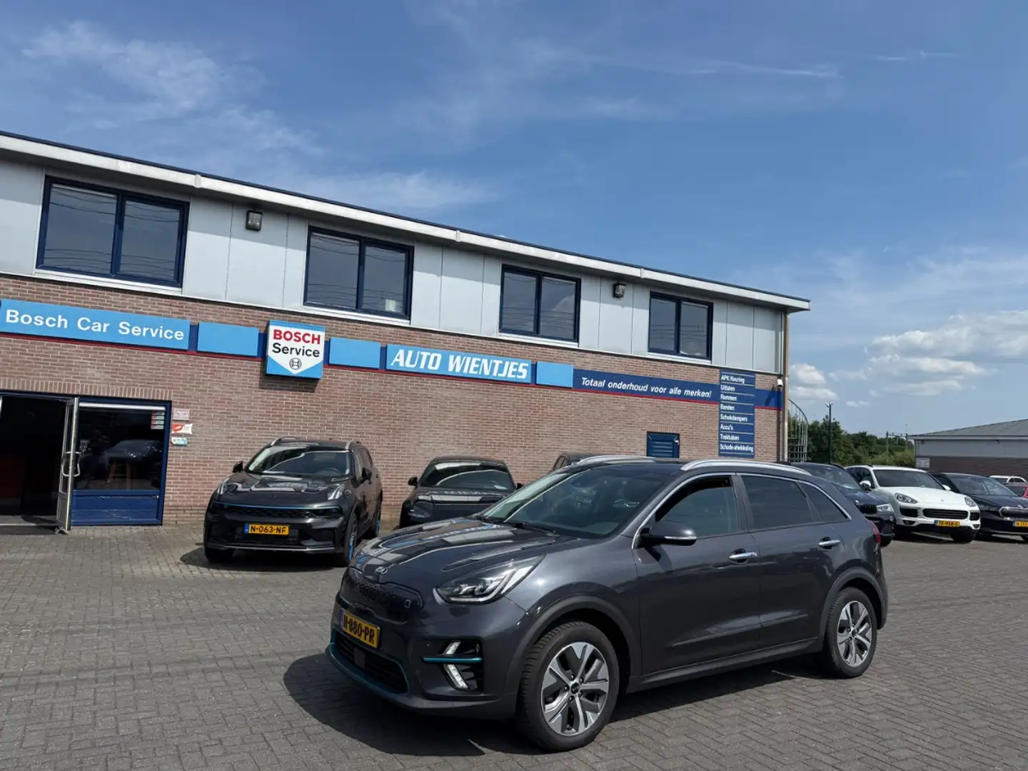 Kia e-Niro ExecutiveLine 64kWh | Leer | Navi Grijs - 2