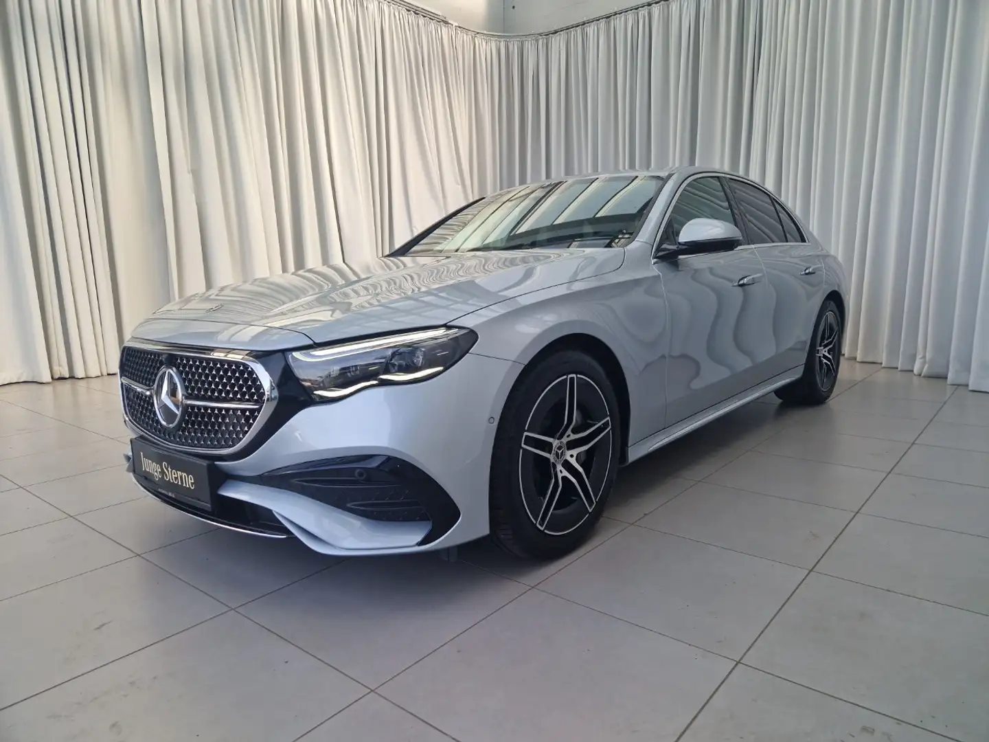 Mercedes-Benz E 220 d Limousine SpurW Winterp. SportS. Silber - 2