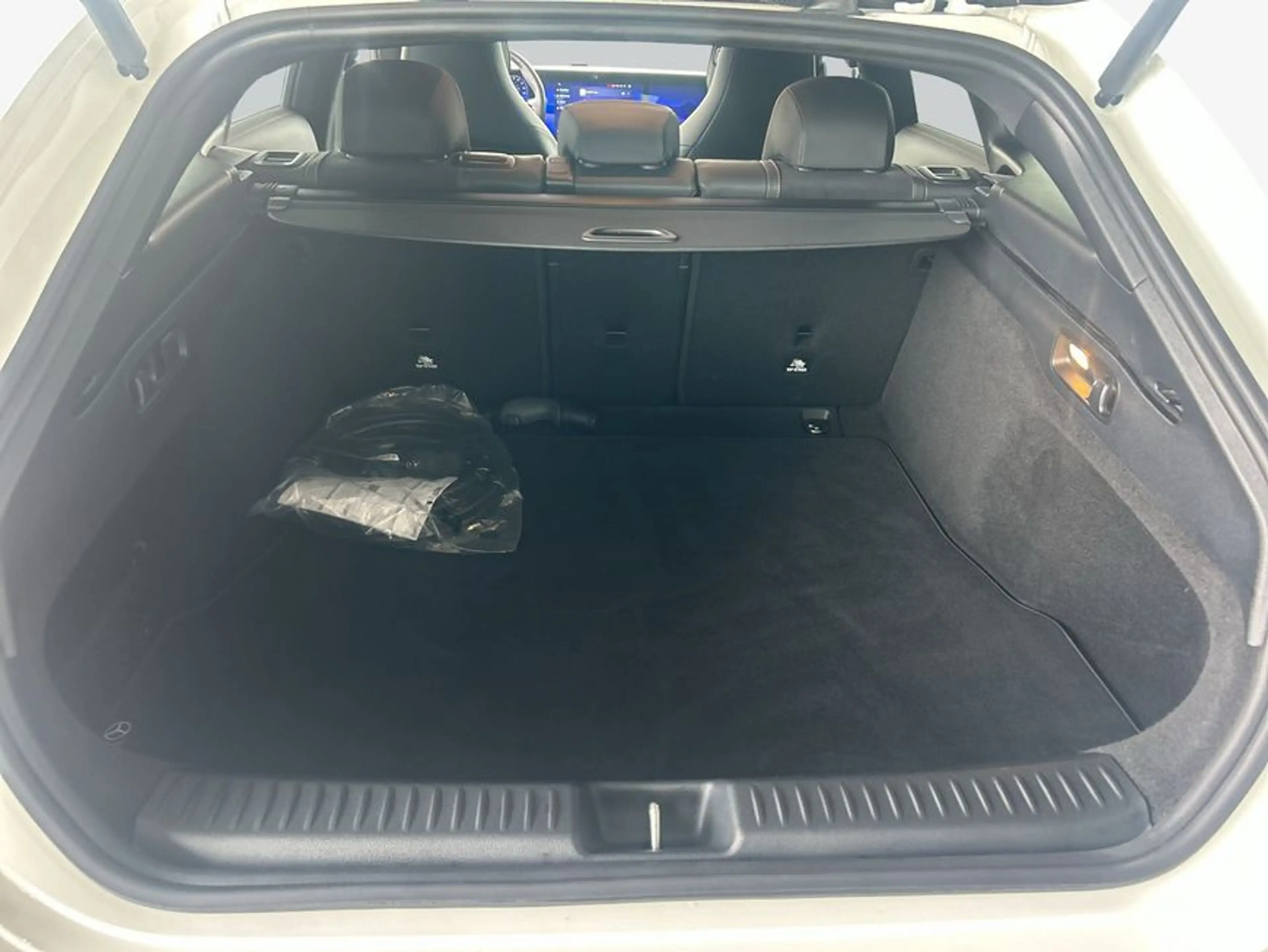 Mercedes-Benz CLA 250 CLA EQ Technologie — photo 9