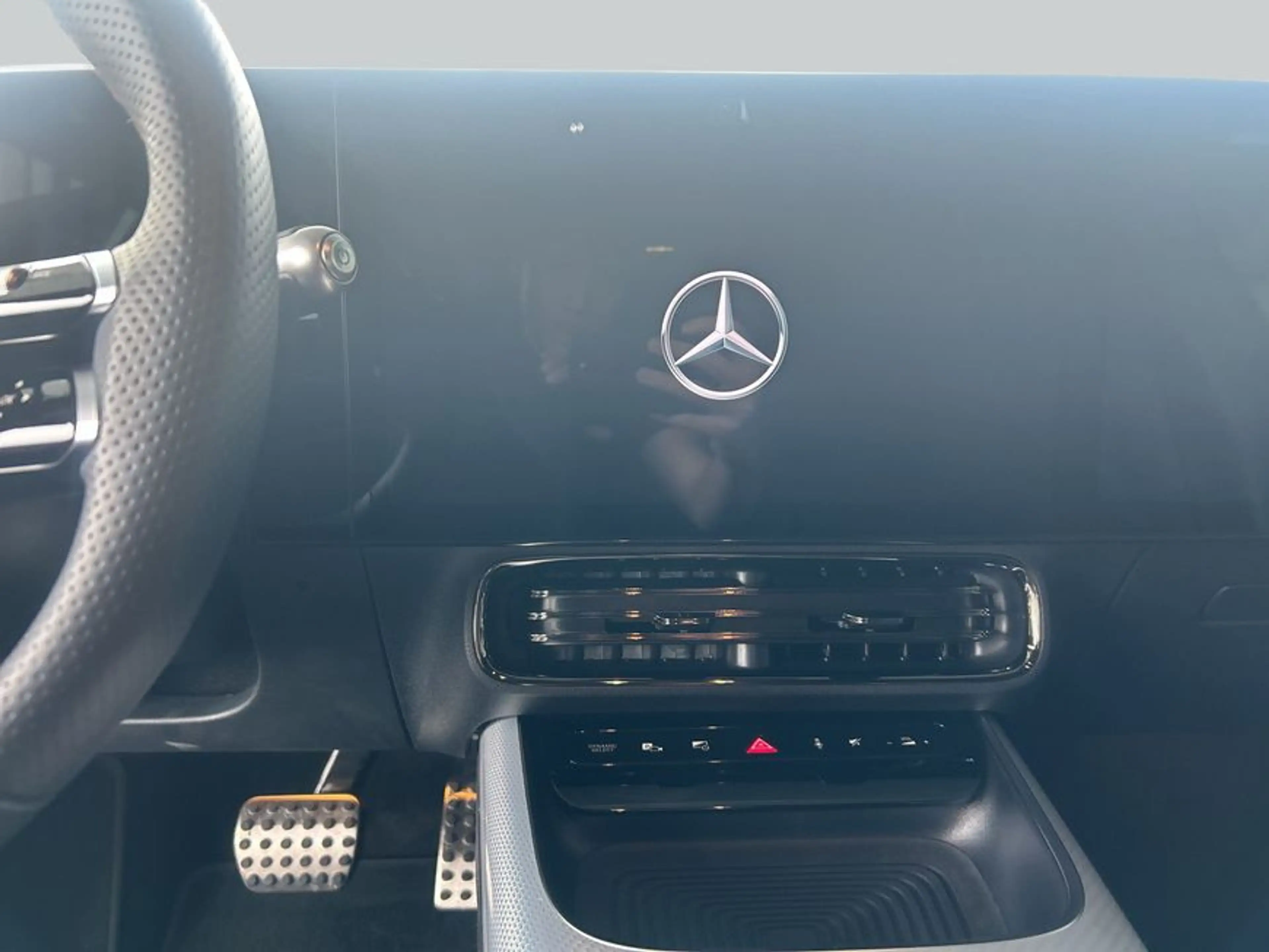 Mercedes-Benz CLA 250 CLA EQ Technologie — photo 15